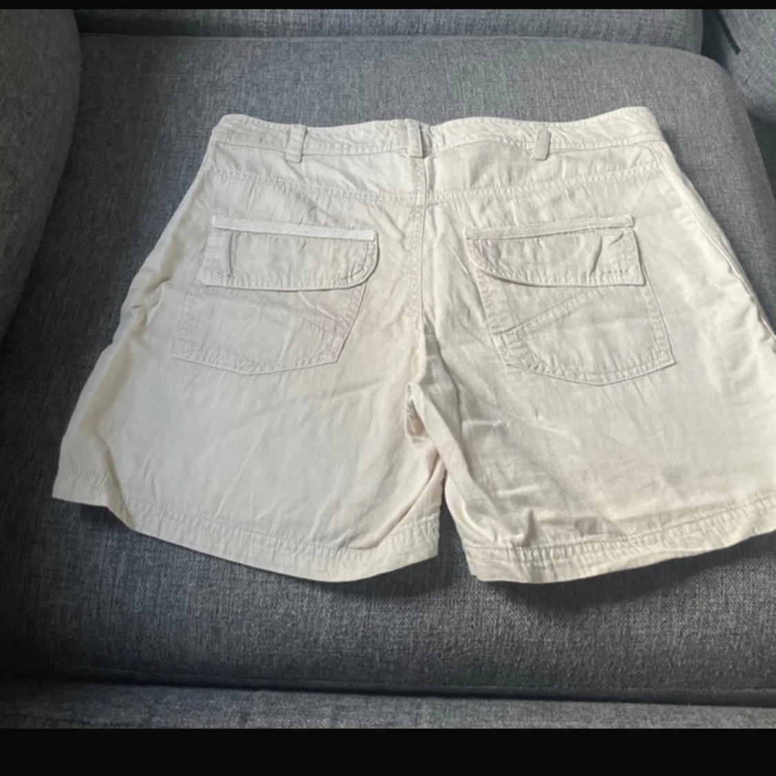 Beiga shorts från Kaffe - 1