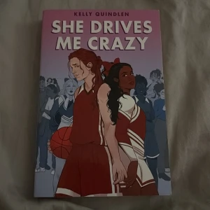 She Drives Me Crazy - Bok på engelska i bra skick. Endast bryten rygg (se bild 2). Prisförslag uppmuntras 