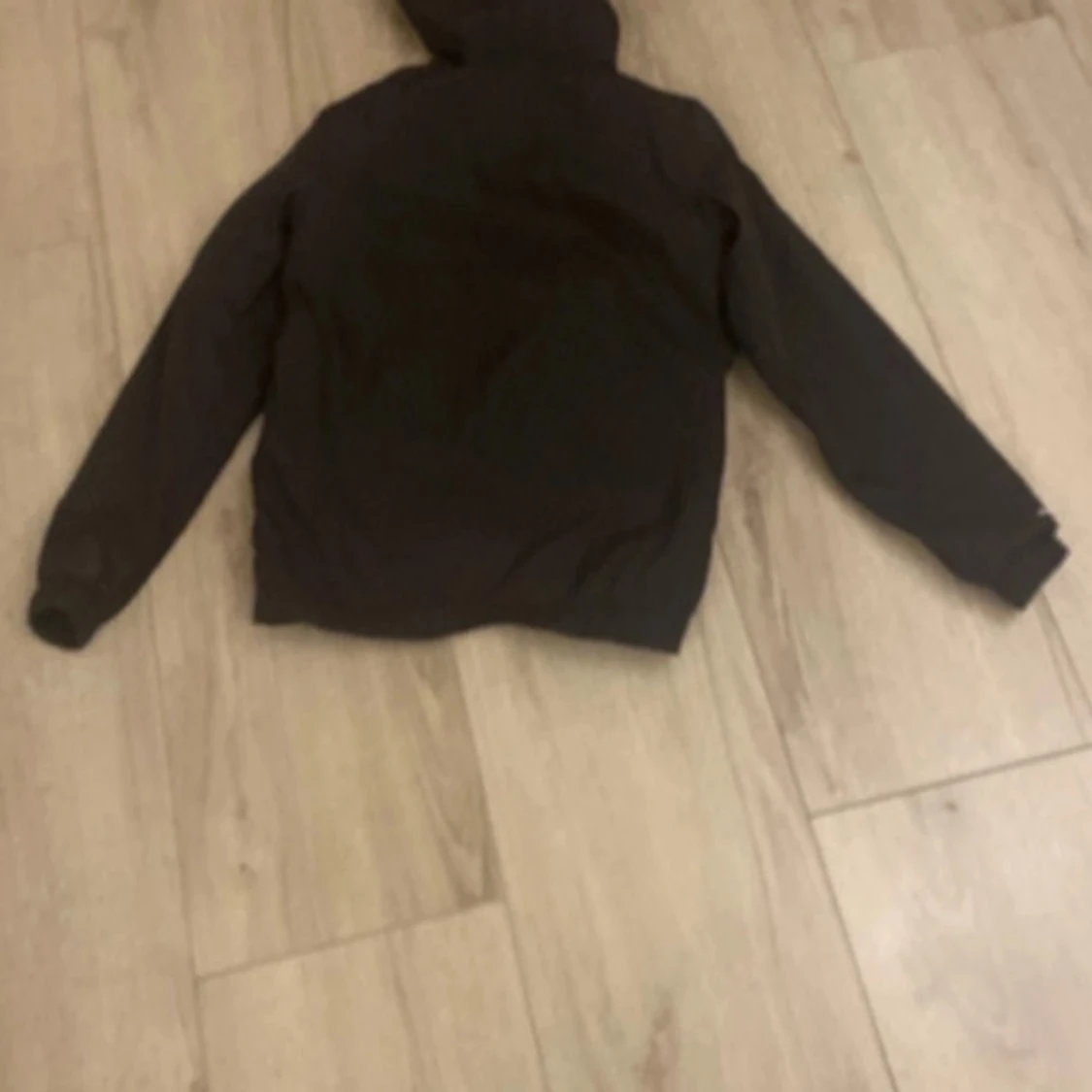 Svart jack&jones jacka. - 1