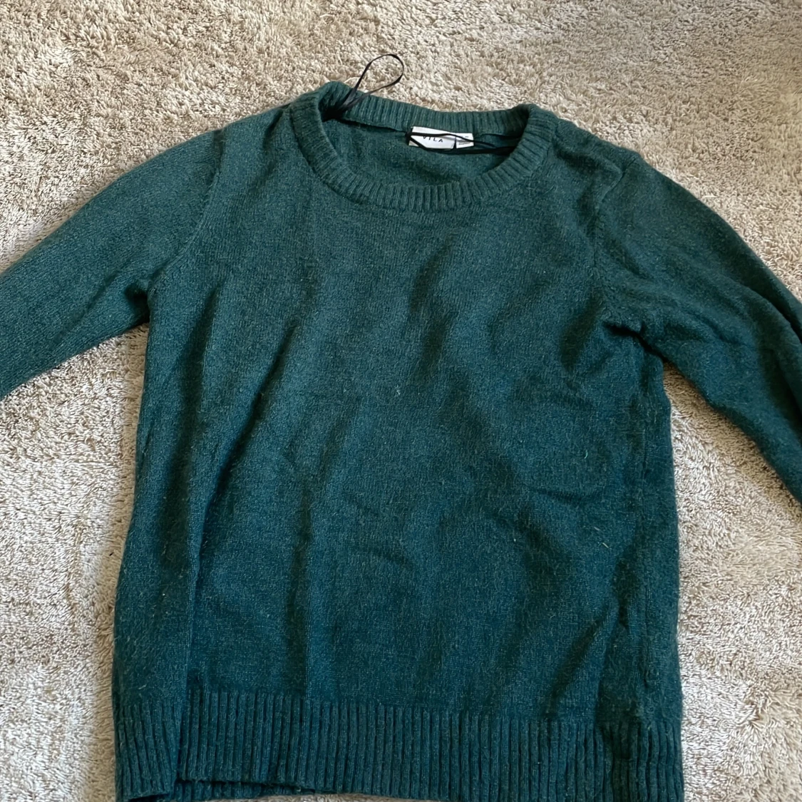Mörkgrön stickad tröja från Vila