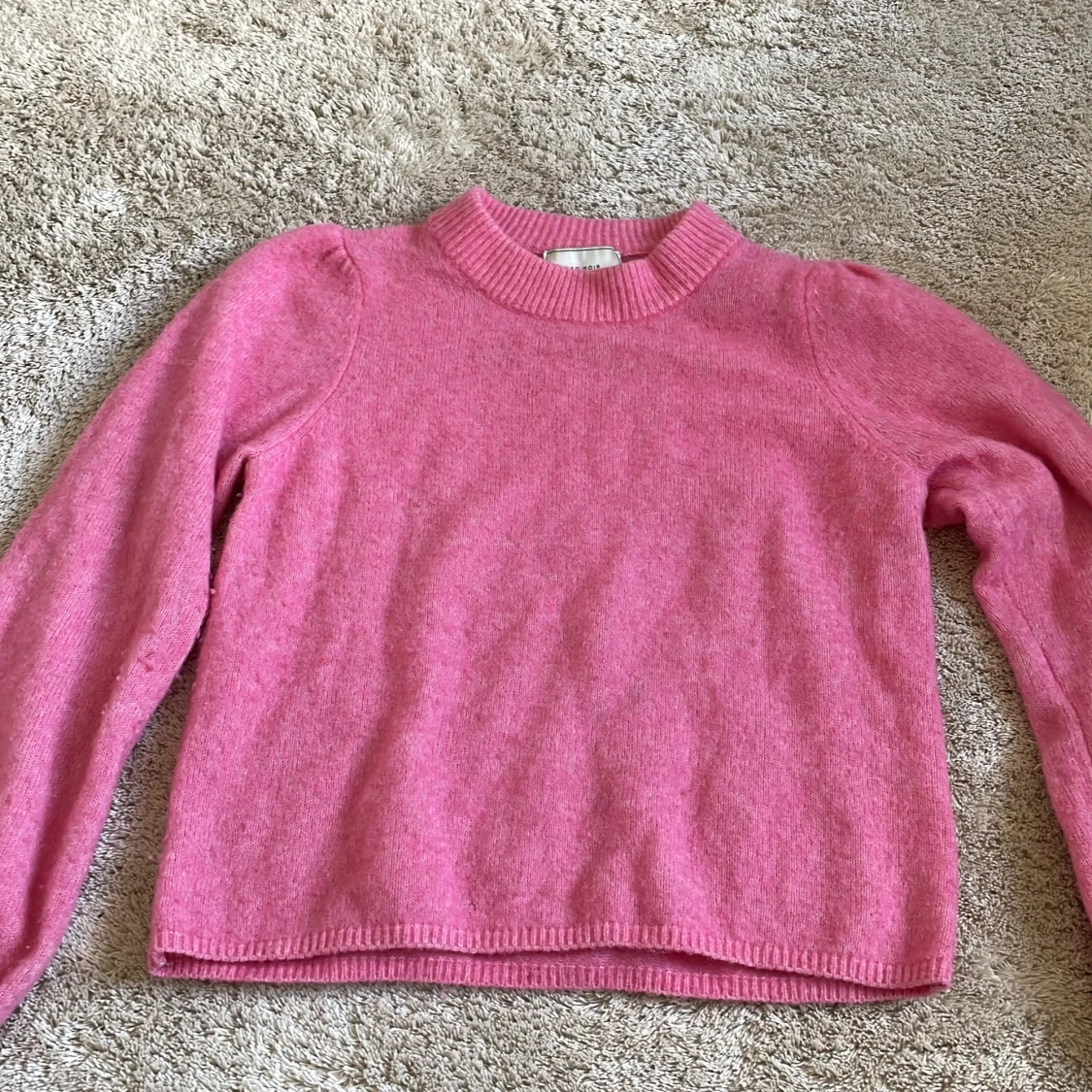 Rosa stickad tröja från Neo Noir