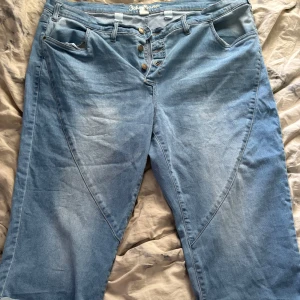 Jeansshorts  - använd några få gånger 