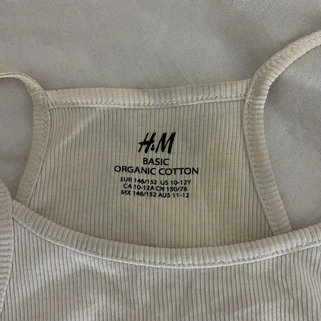 Vit ribbad linnetopp från H&M - 2