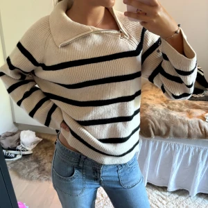 Randig tröja  - Fin randig tröja från Zara i storlek M!!