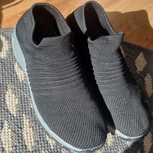 Dra på skor - Dra på skor svarta i fint skick