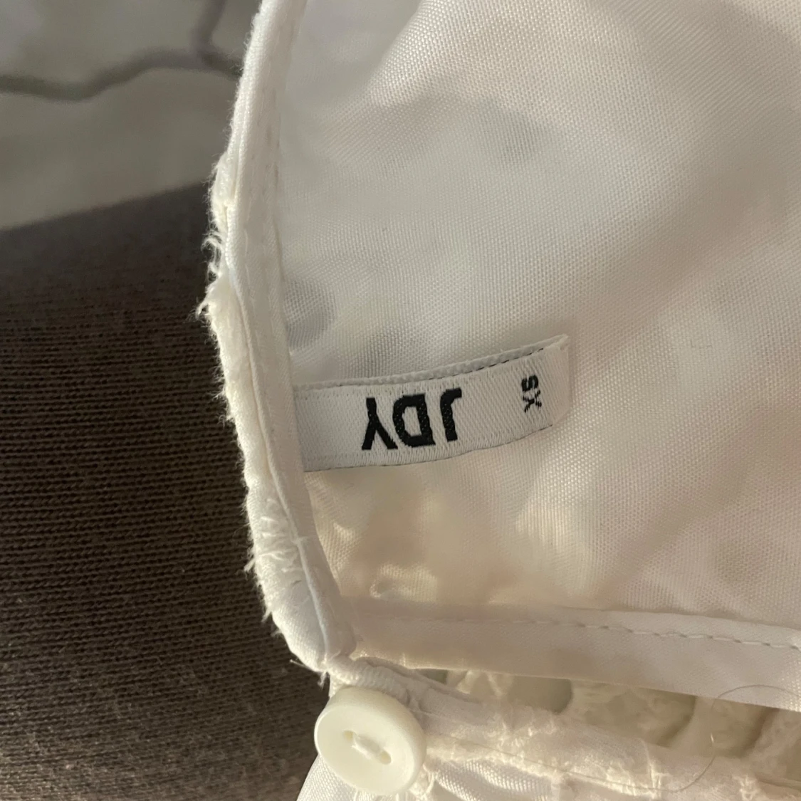 Vit broderad blus från JDY - 2