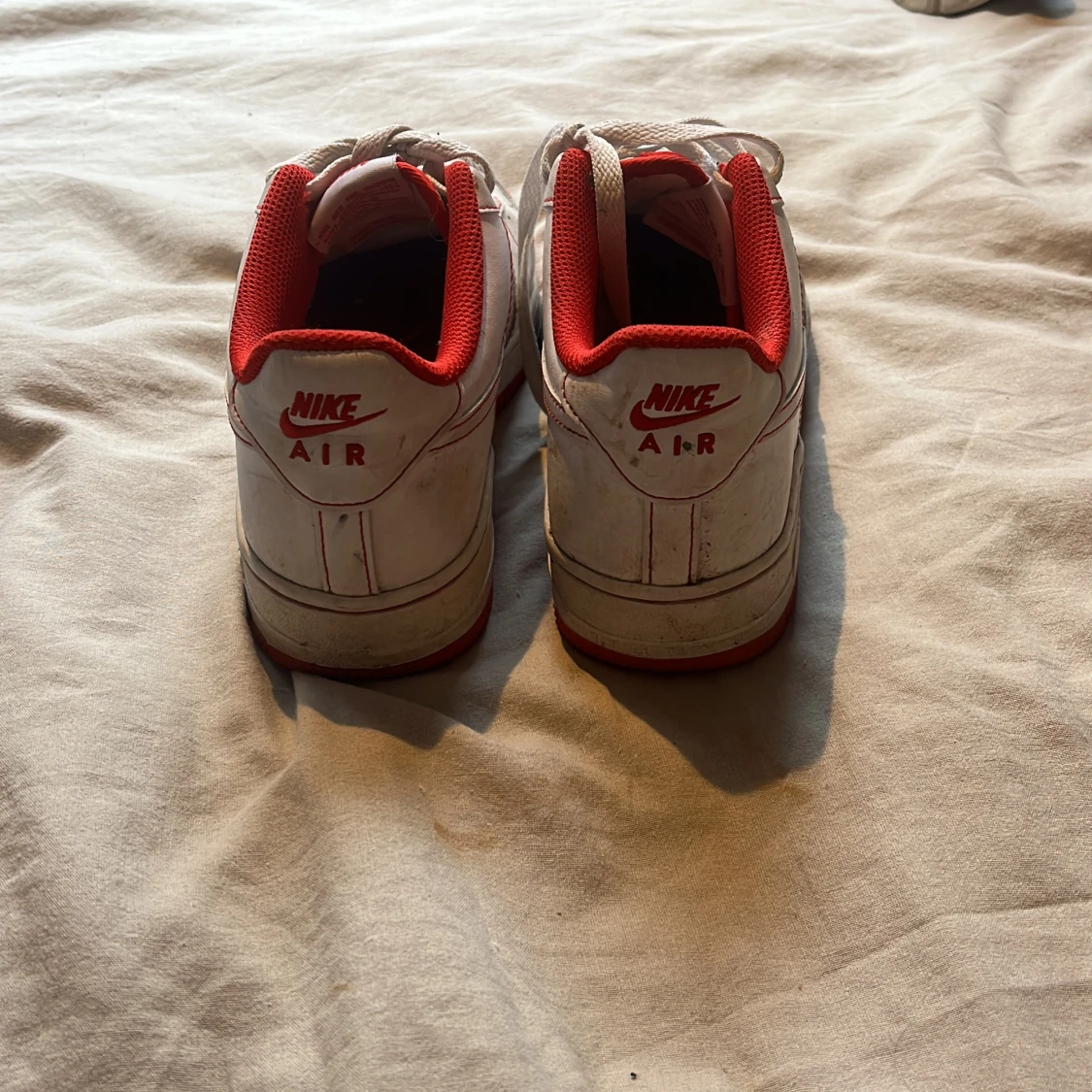 Nike Air Force 1 vit/röd sneakers - 2