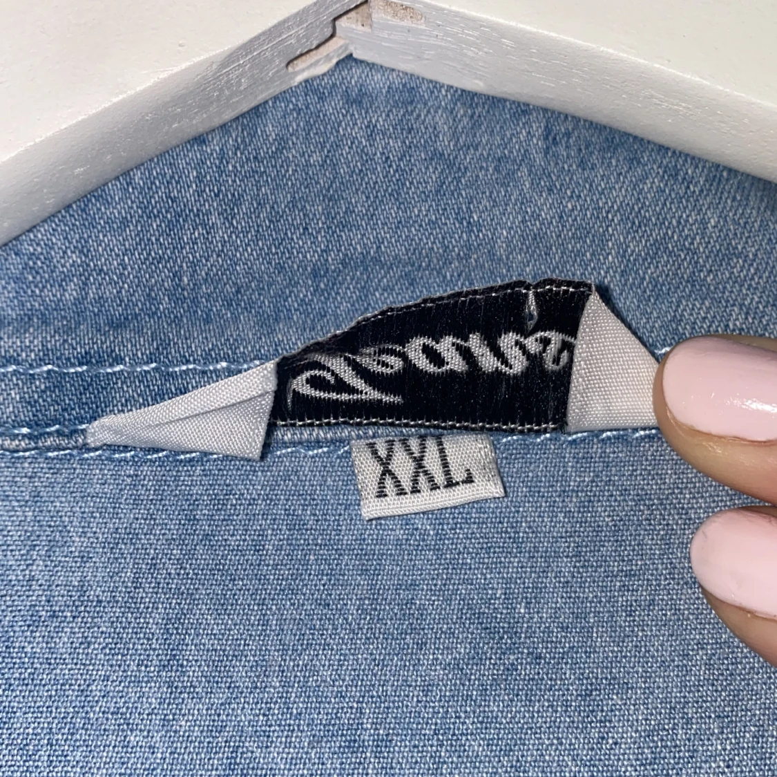 Ljusblå jeansskjorta med broderi  - 4