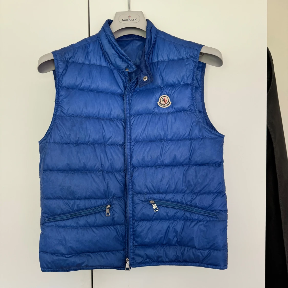 Blå dunväst från Moncler