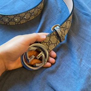 Snyggt bälte med silver detaljer  - Nytt