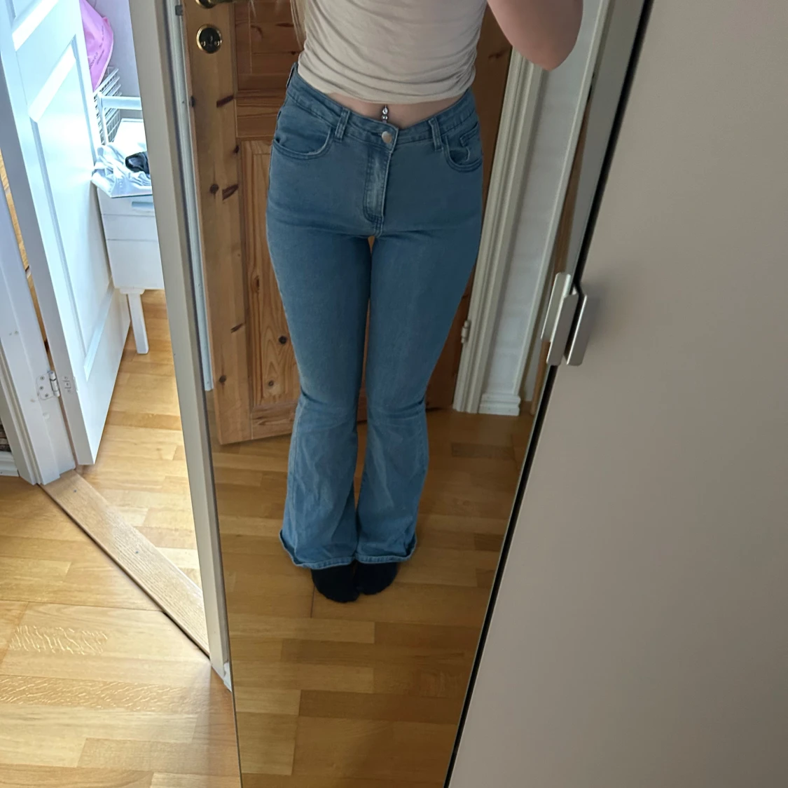 Bootcut jeans i ljusblå denim från Shein - 3