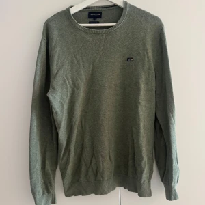 Lexington Kabelstickad tröja - Snygg grön tröja från Lexington, i storlek S. Nypris ca 1200kr. Mitt pris 250kr