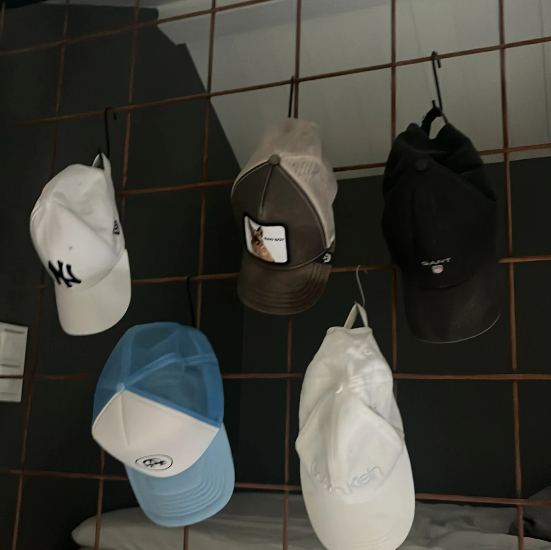 Olika kepsar lägg ett bud på nån som ser bra ut