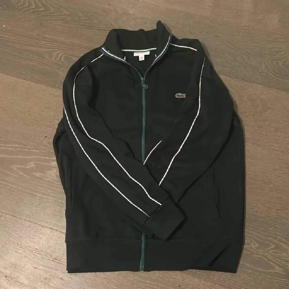 Mörkgrön track jacket från Lacoste