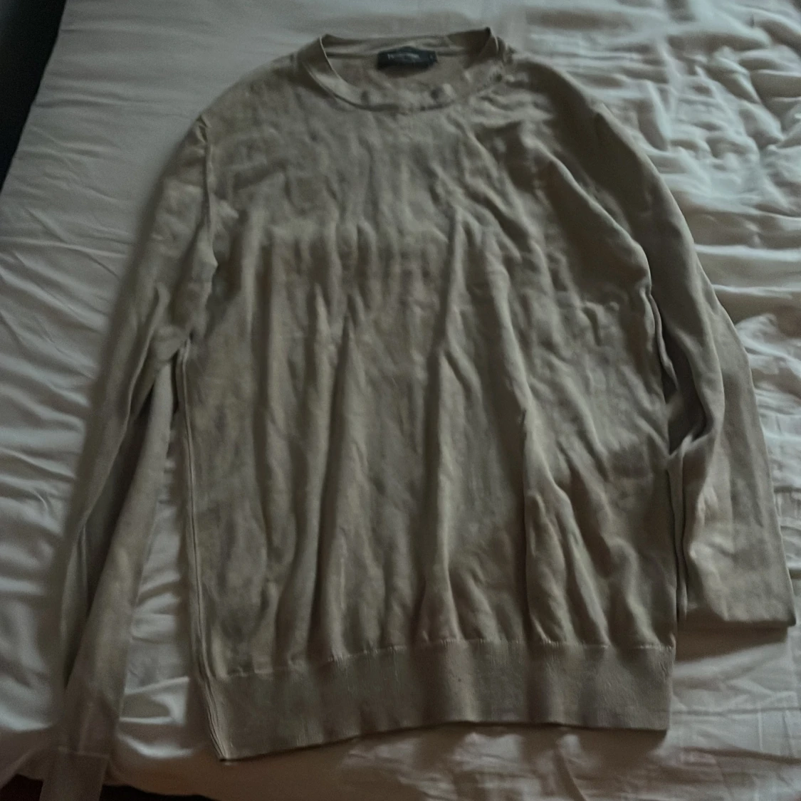 Beige bomullströja från Dressmann