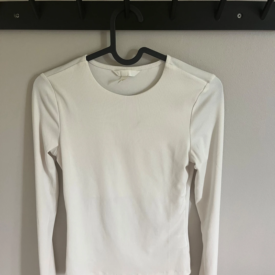 Vit ribbad långärmad topp