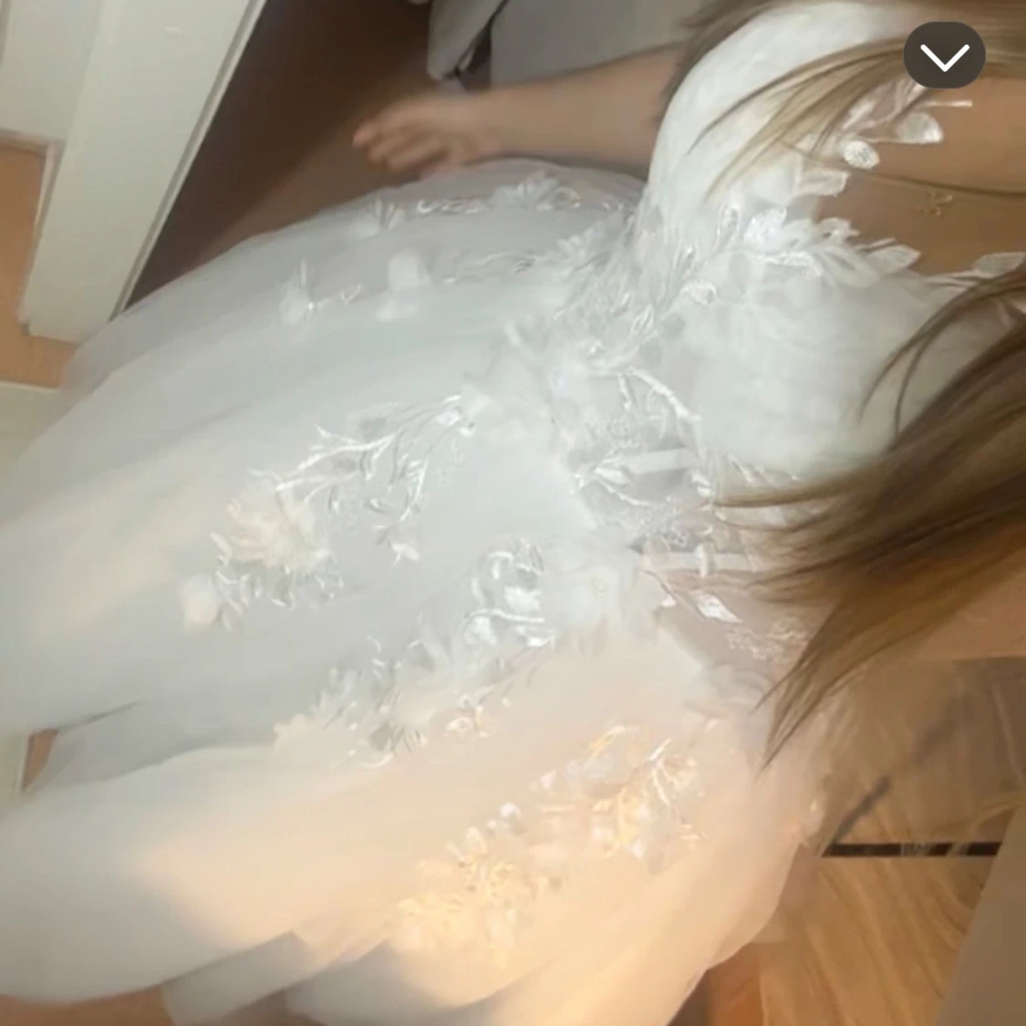 Bröllopskläning - princessklänning med fin blomspets å stort släp - 4