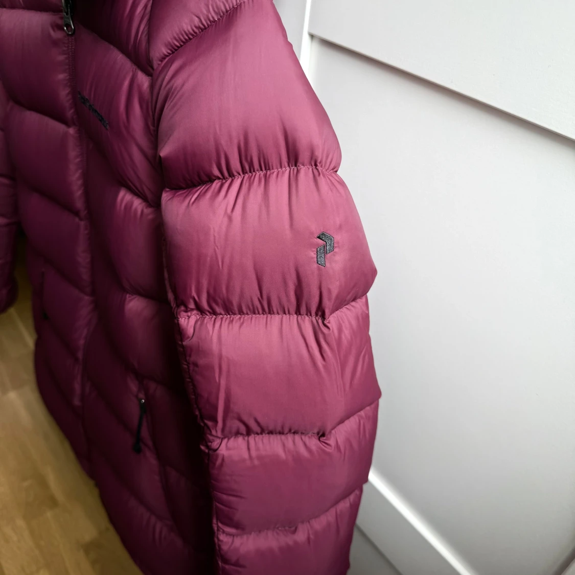 Vinröd dunjacka Peak Performance XS - 3