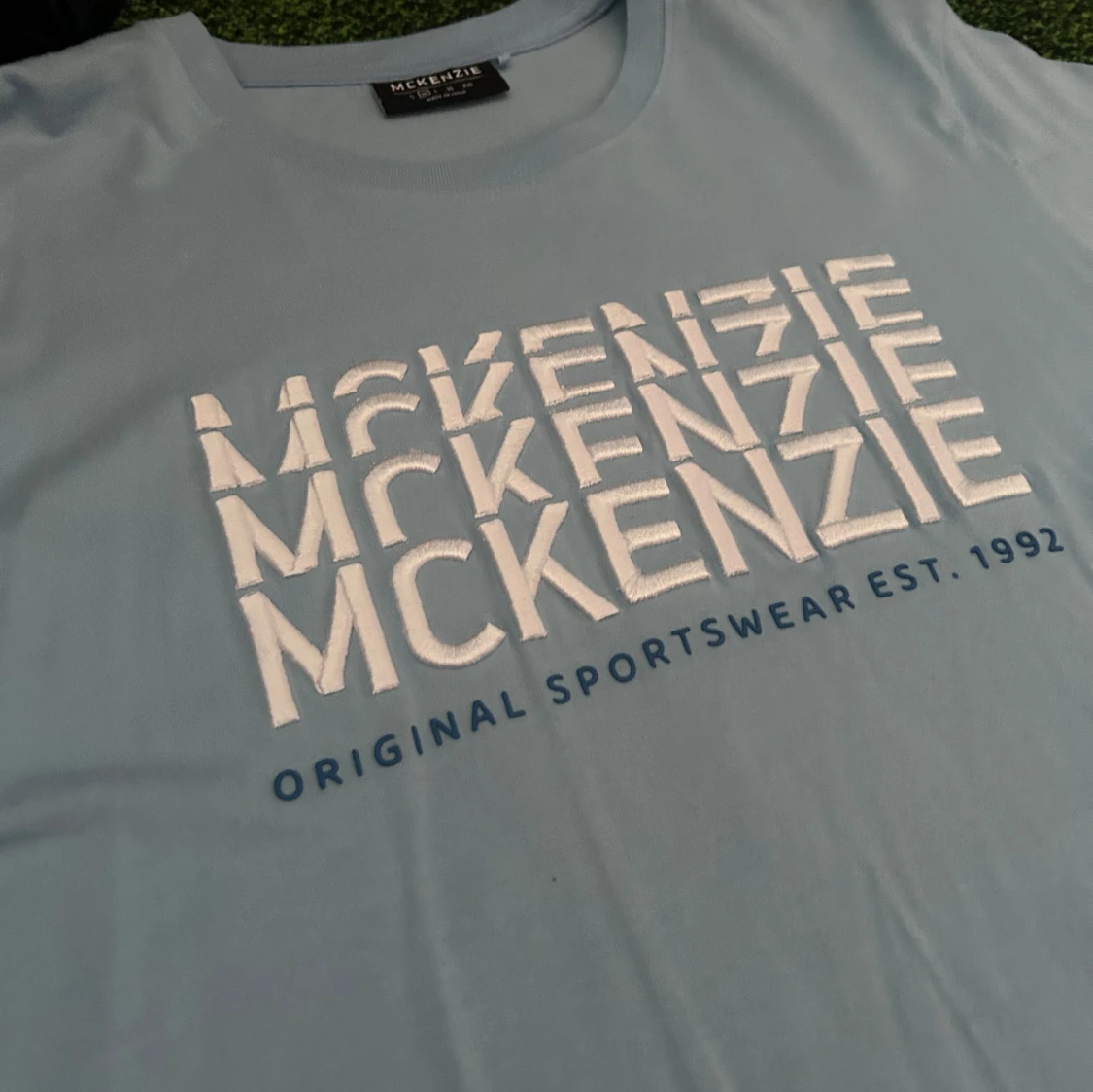 Ljusblå McKenzie t-shirt med tryck - 1