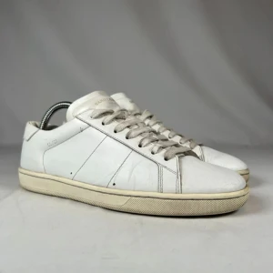 Vita Saint Laurent SL/01 sneakers - Riktgt feta saint Laurent! Storlek 40! Kontakta för mer bilder 
