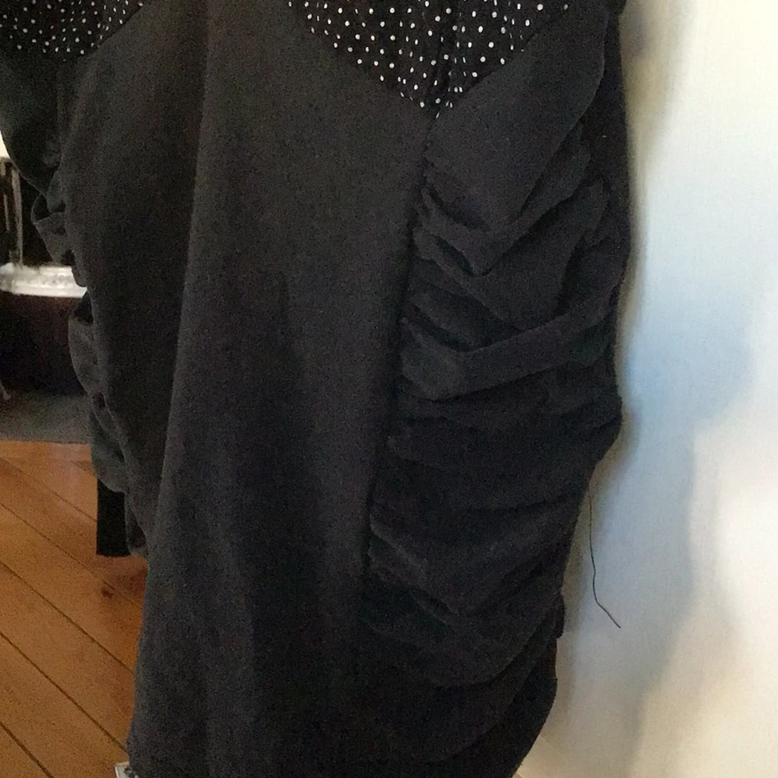 Svart linne med knytband - 1