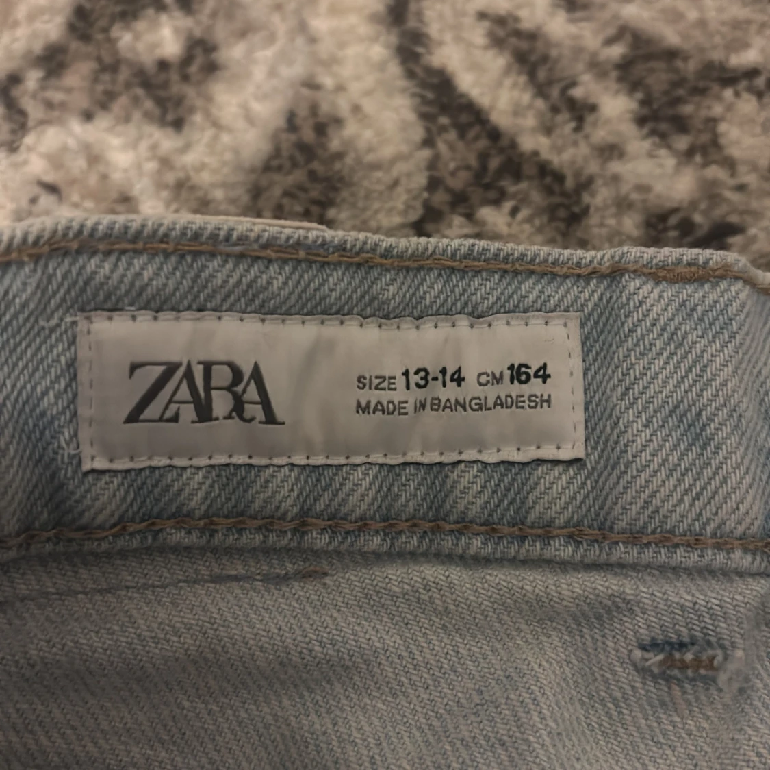 Ljusa jeansshorts från Zara - 1