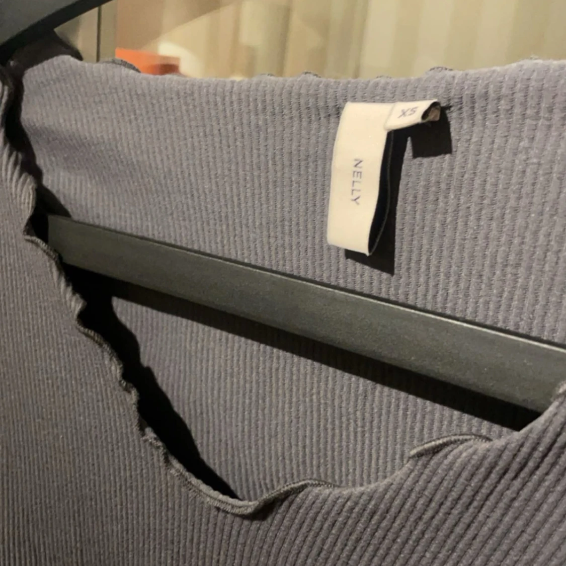 Grå ribbad topp från Nelly - 2