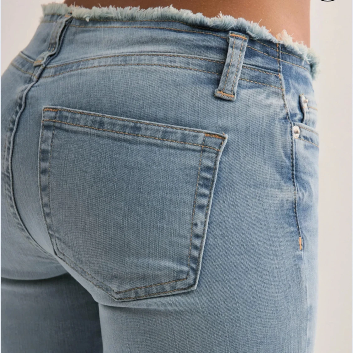 Ljusblå bootcut jeans - 3