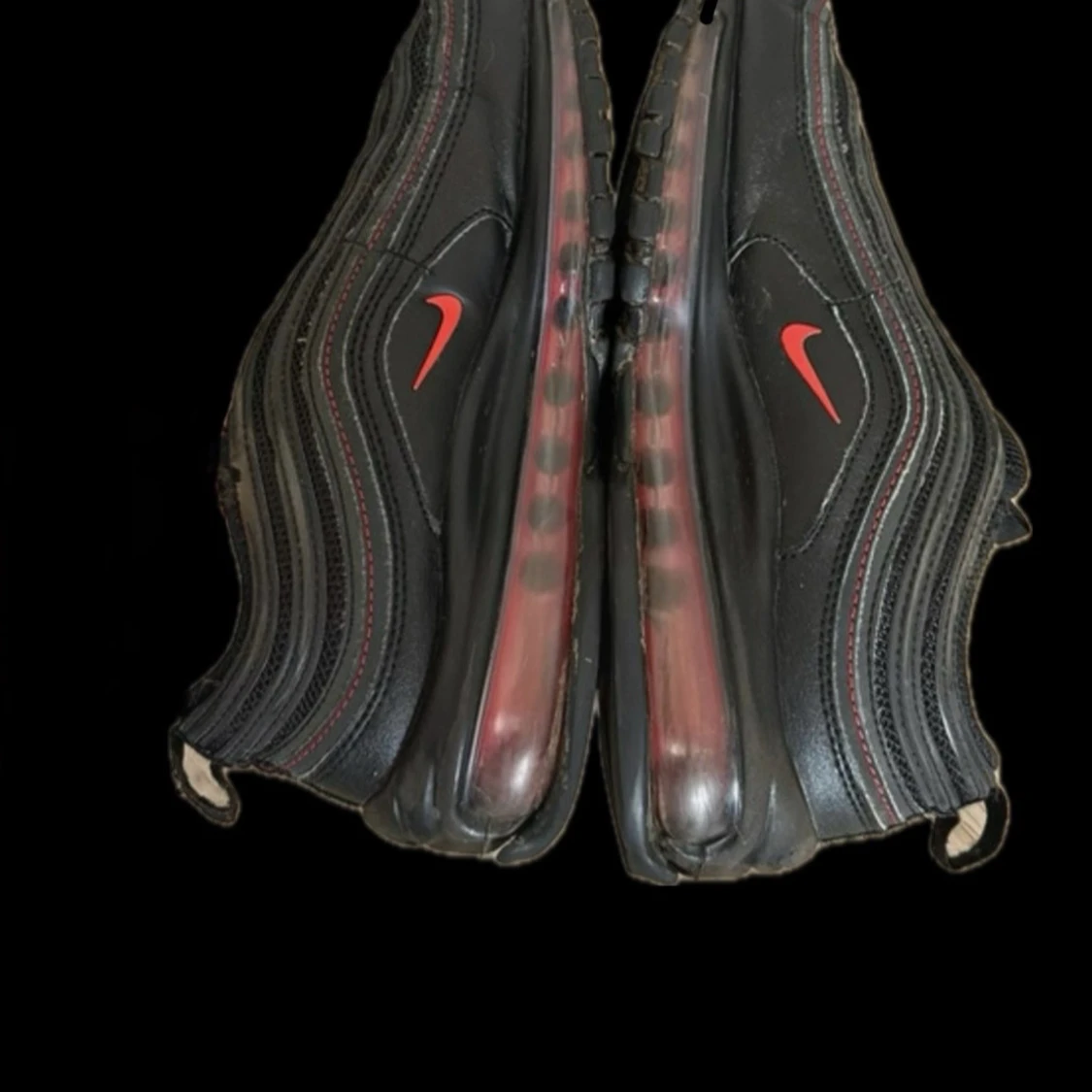 Svarta Nike Air Max 97 med röda detaljer - 1