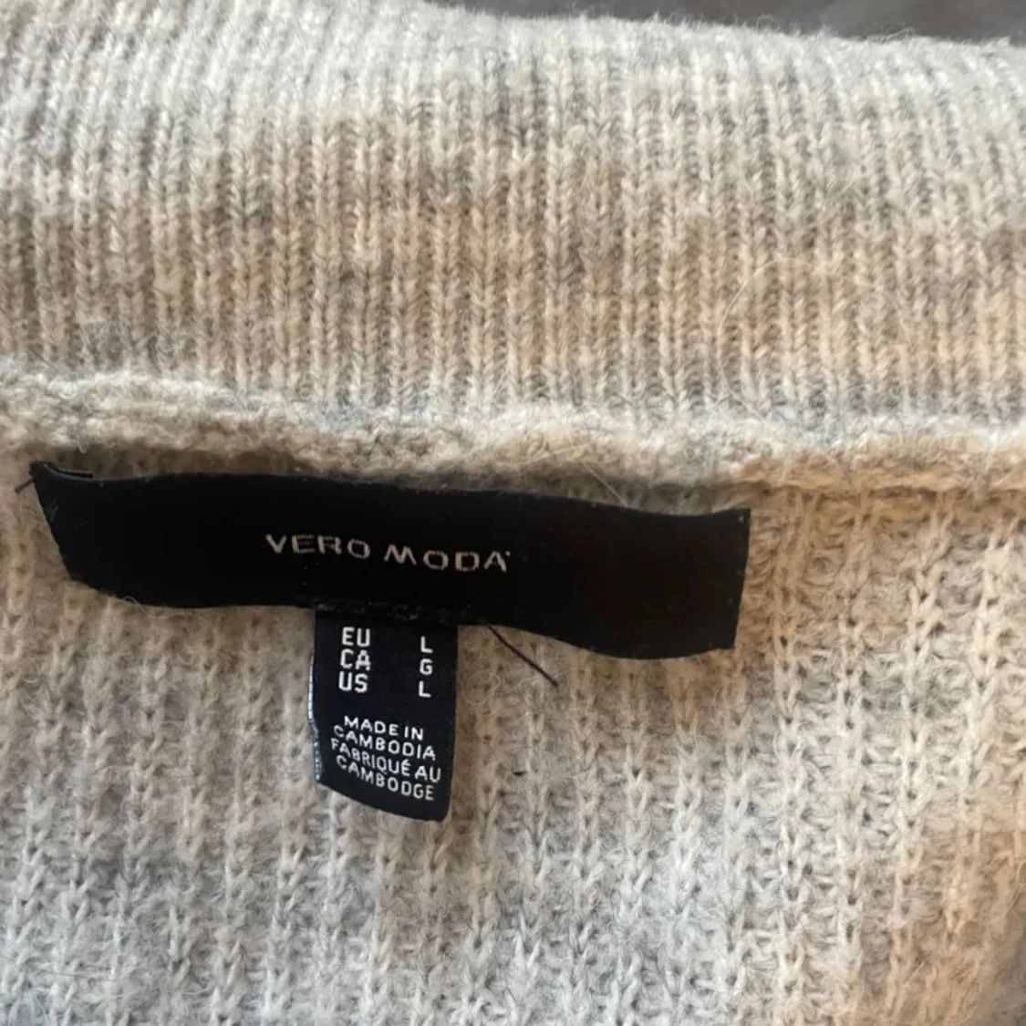 Grå stickad tröja från Vero Moda - 1