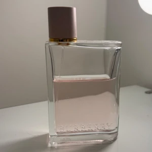 Burberry - Her  - Burberry - Her : 60/100ml. Se bild för mängd