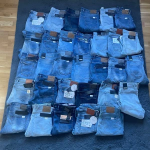 Helt nya replay jeans  - Säljer nu dessa 30+ helt nya replay jeans för mellan 480-800kr st alla ligger ute på min profil med storlekar och mer bilder. Börja följ mig för jag har över 100 par till som kommer komma upp successivt bland de kommer de vara svarta å gråa också som inte finns tillgängligt just nu. Och nej jag vill inte byta leverantör 😃