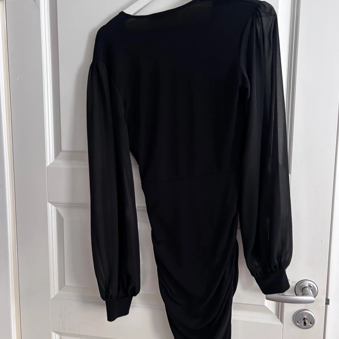 Svart omlottklänning från NLY One - 2