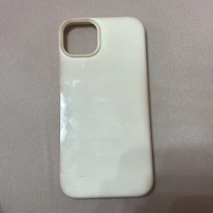 Vit skal - Vit skal från SHEIN till iPhone 14 plus använt några gånger annars riktigt bra skal