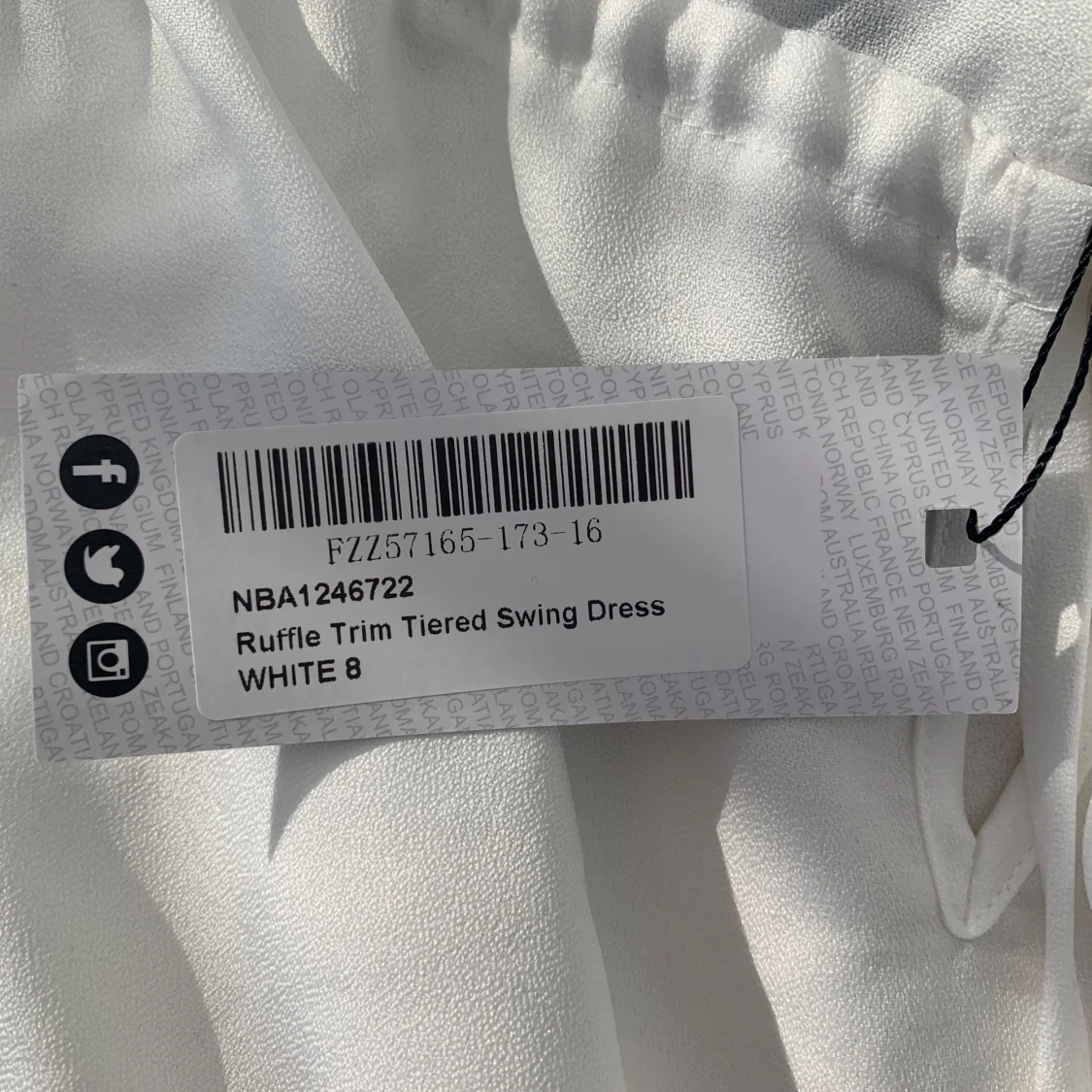 Vit ärmlös klänning från Boohoo - 4