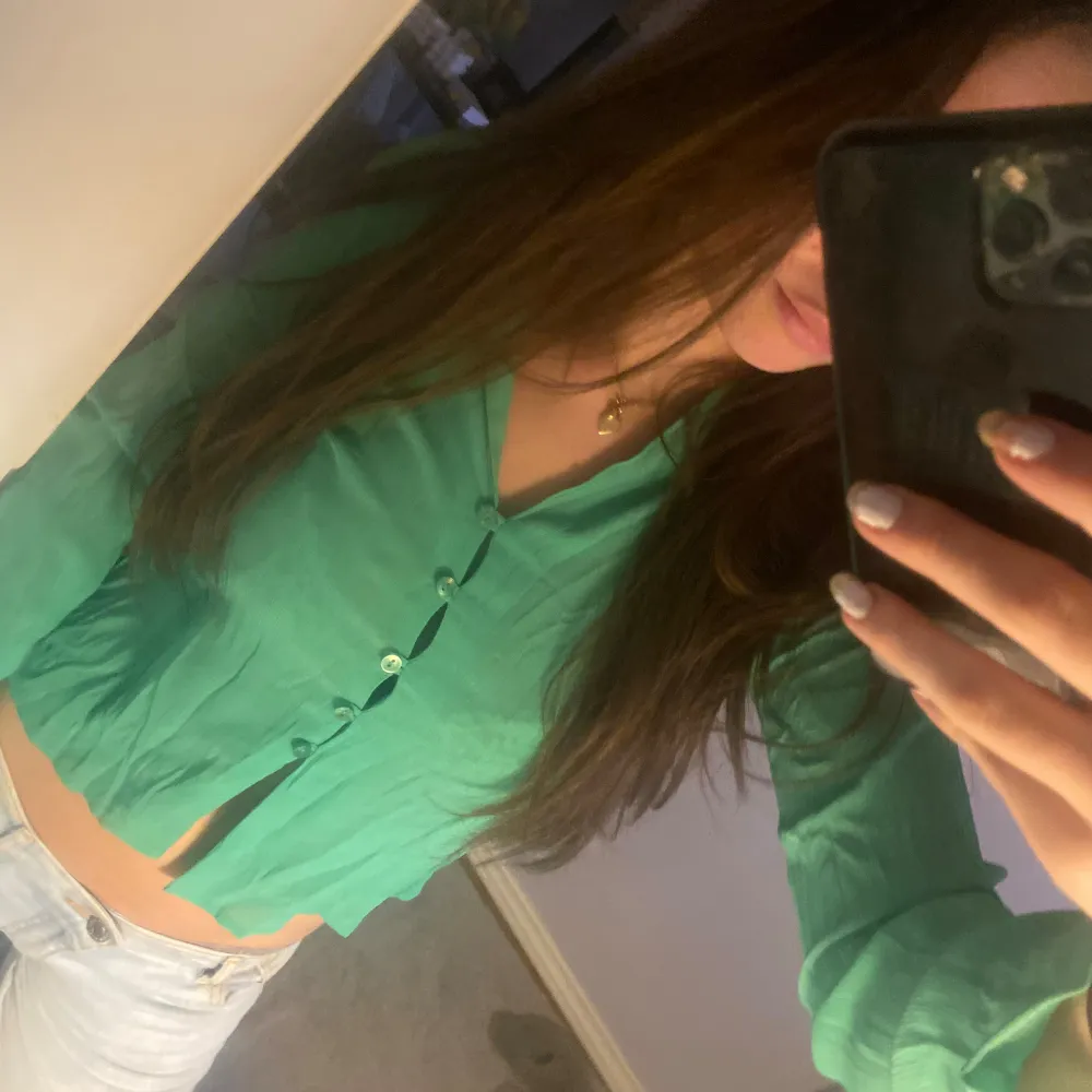 Söt tunn blus som aldrig kommit till användning💕. Puserot.