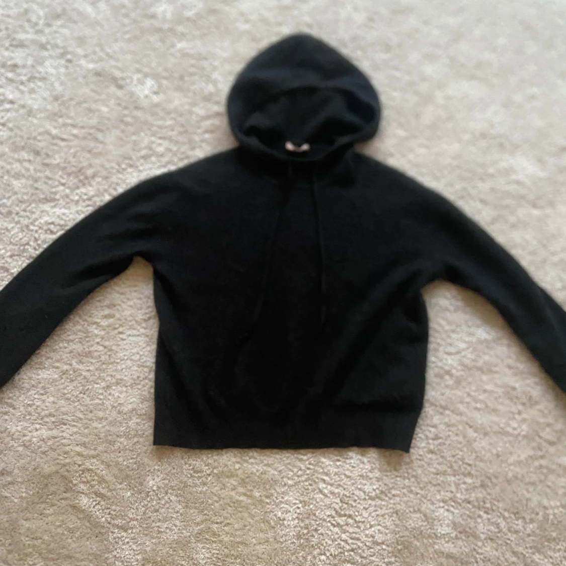 Svart hoodie från Filippa K