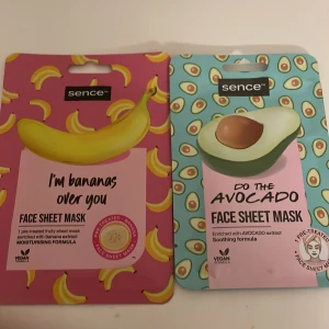 Ansiktsmasker från Sence - Två ansiktsmasker från Sence: 'I'm bananas over you' med bananextrakt för återfuktning och 'Do the avocado' med avokadoextrakt för lugnande effekt. Båda är veganska och förbehandlade för enkel användning.