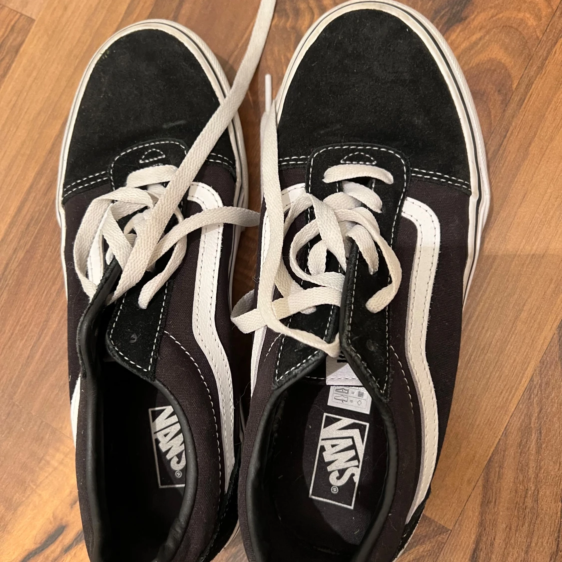 Svarta och vita sneakers från Vans - 1