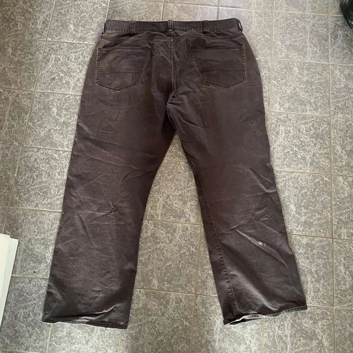 Bruna byxor från Kirkland Signature - 1