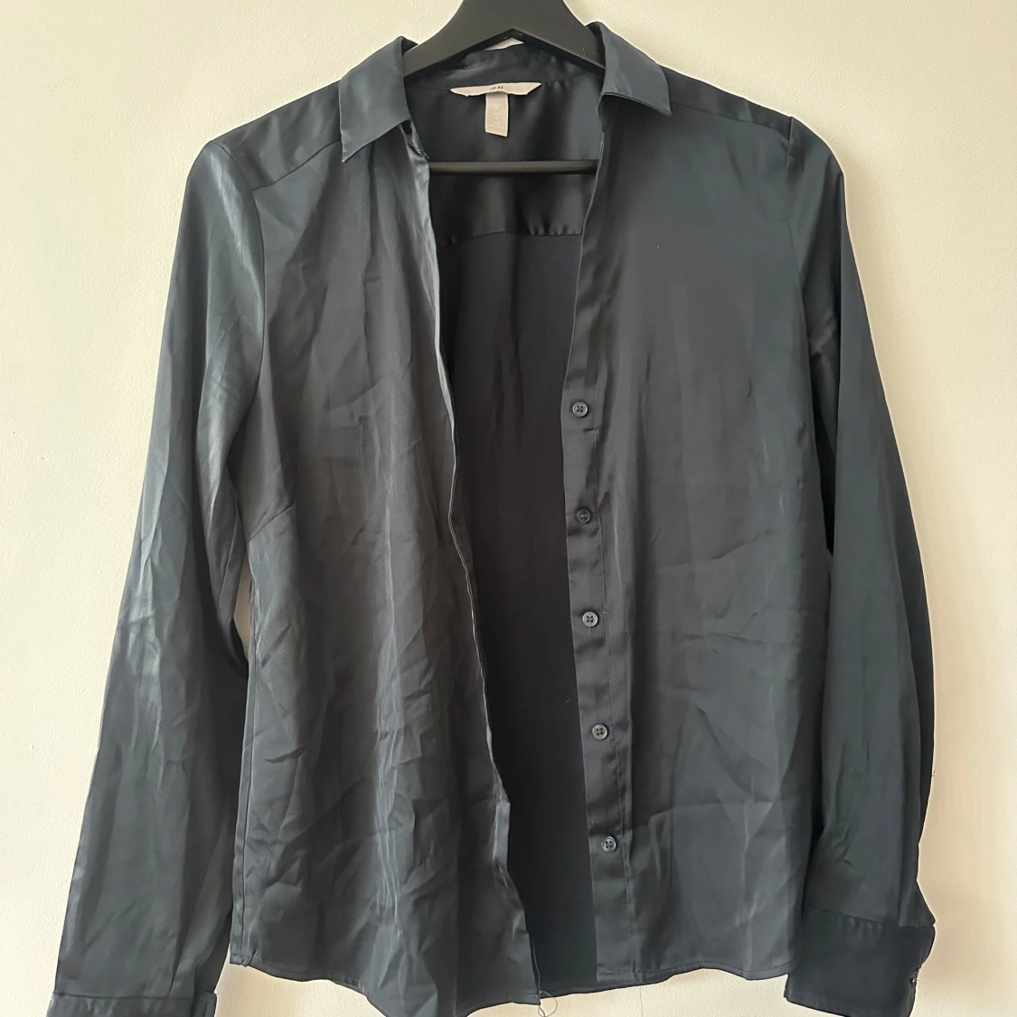 Mörkblå långärmad skjorta från H&M