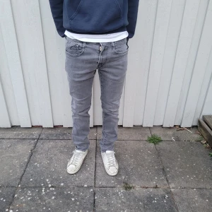 Replay Anbass jeans  - Replay jeans - Modell: Anbass - Storlek: W31/L32 - skick: 6,5/10 - Nypris runt 2000kr