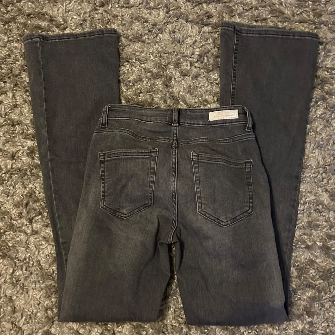 Grå bootcut jeans från ONLY - 1