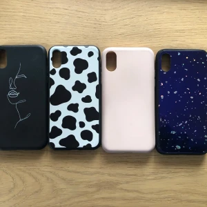 Skal - Olika skal till iPhone X/XS, 20kr för alla tre och 10kr för en 🥰 De är använda men är inte sönder eller något, den rosa är dock lite missfärgad 🤍 Svarta med ansikte är såld!