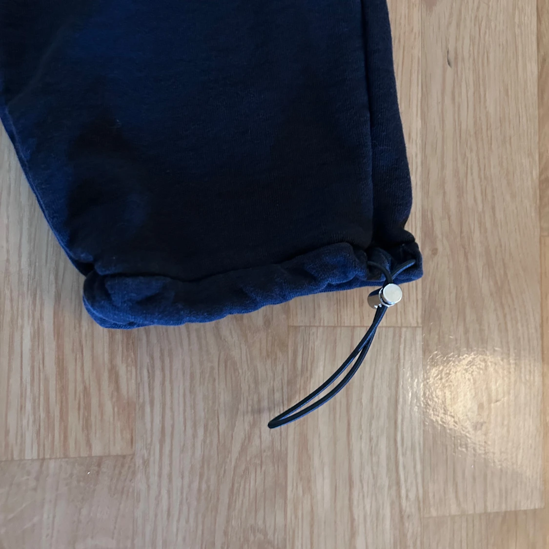 Svarta cargopants från ASOS DESIGN - 3