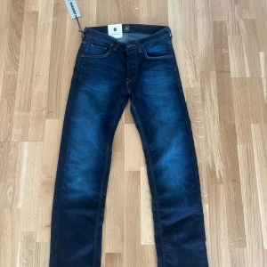 Helt nya Lee Jeans - Splitternya Lee jeans. Strl 28/32 men är mer åt 28/30 hållet. Hör av er om ni har några frågor!