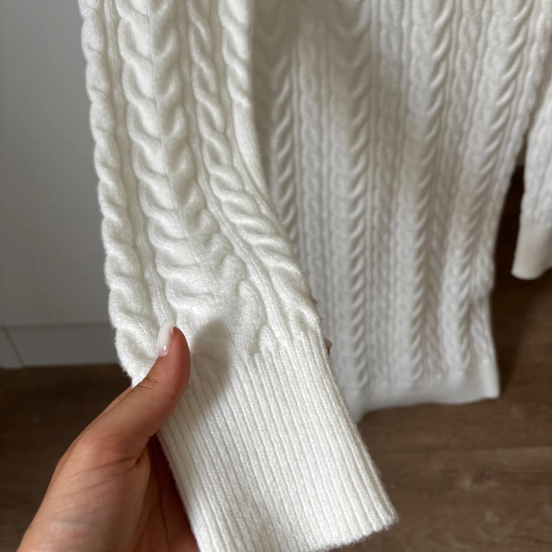 Vit stickad klänning  - 2