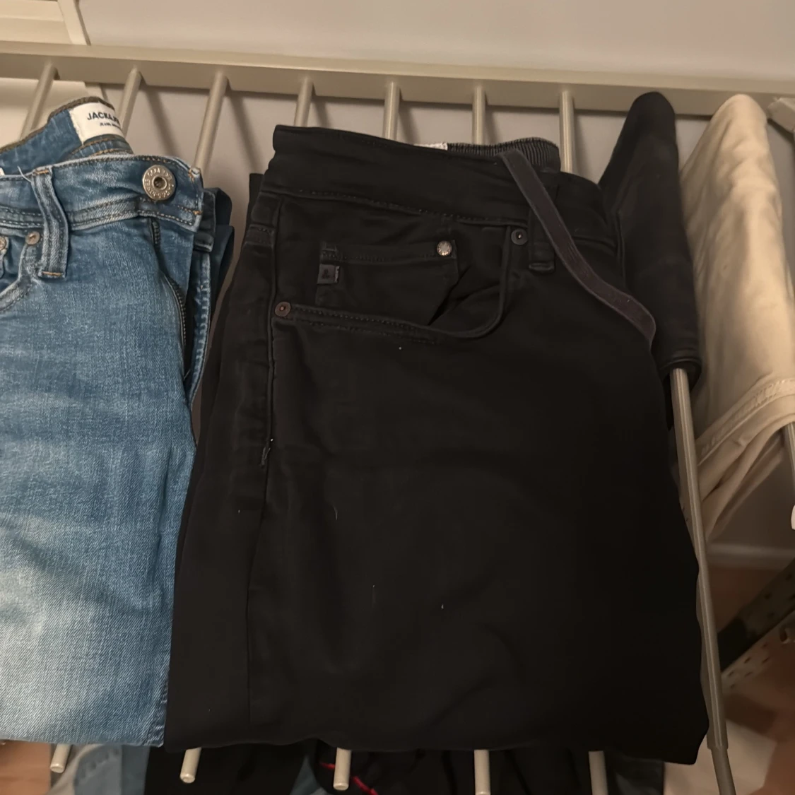 Säljer 3 par byxor  - 2