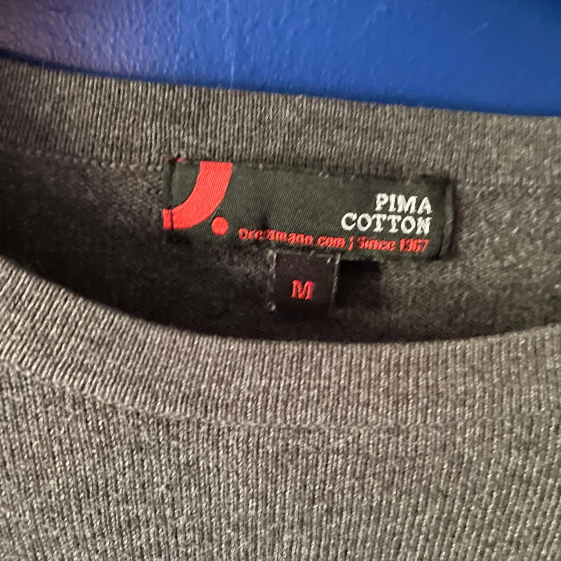 Grå tröja i pima bomull från Dressmann - 2