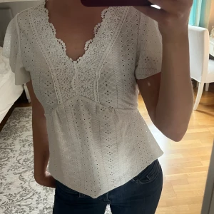 Spetstopp - Jätte fin o skön topp, pris kan diskuteras!💕